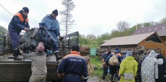 В Краснодарском крае разлившаяся река заблокировала тургруппу из 75 человек. Туристов эвакуировали