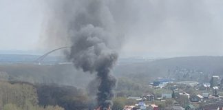 В Новосибирске на улице Тракторной вспыхнул частный дом