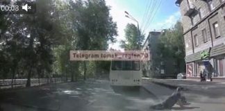 В Томске из салона автобуса на ходу выпал пассажир