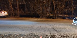 В Томске водитель неустановленного автомобиля сбил двух пешеходов и скрылся