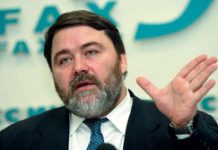 Глава ФАСа Игорь Артемьев находит выход из самых щекотливых ситуаций // В 90-х в питерском комитете по финансам он обеспечил помощников бесплатными мобилами и беспроцентными ссудами на квартиры, в 2000 году не вернул деньги штабу СПС