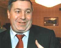 Михаил Гуцериев перебежал дорогу Лукойлу // «Русснефть» подозревают в сделке с ЮКОСом