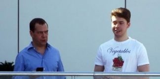 Сын экс-главу Российской Федерации при папином «кошельке»
