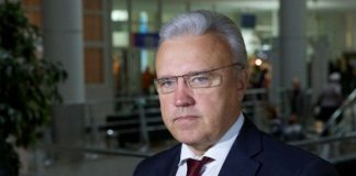 А Усс и сейчас там: «Собеседник» исследовал трудовую деятельность главу региона Красноярского края