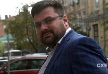 Андрей Наумов нафаршировал BMW налом.