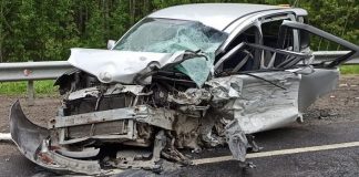 Два автомобиля столкнулись на «встречке» под Томском. Ранены 6 человек