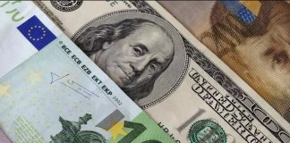 Финансовые организации России начали массивно вводить комиссию за хранение валюты