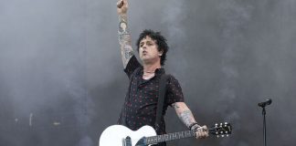 Фронтмен группы Green Day после запрета в США абортов заявил, что переезжает в Лондон