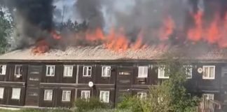 Многоквартирный деревянный дом сгорел в Братске