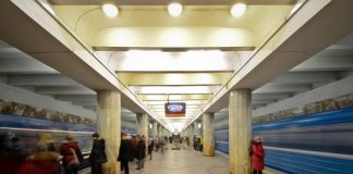 В Новосибирске на станции метро «Красный проспект» девушка упала на рельсы