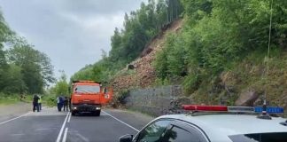 В Слюдянском районе на федеральную трассу сошёл оползень