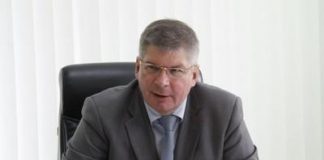 Валерий Савин присел за дачу.