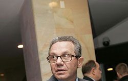 Приговор сообщникам бывшего главы «Ренессанс Капитала» Олега Киселева // Олег Киселев перестал быть мошенником. Он теперь обманщик