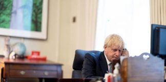 Группа британских министров собралась пойти к Джонсону, чтобы уговорить его на отставку