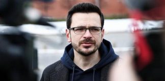 Илья Яшин находился в камере с обвиняемым в терроризме, но потом его оставили одного