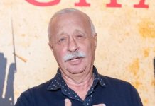 «Какая неожиданность!»: Пропустивший рюмашку Якубович слился в поцелуе с собутыльницей за спиной у жены