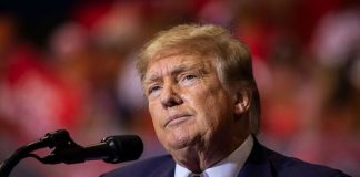 Трамп начал тратить деньги на выборы. Демократы подали жалобу на Федеральную избирательную комиссию