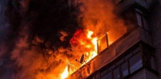 В Москве крупный пожар. Горит крыша жилого дома на Ленинском проспекте