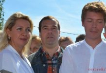 Как устроился сын бывшего президента Илья Медведев: дом на Рублевке, работа в компаниях близких отцу мультимиллионеров «Бар был полностью пуст, а все видеокамеры — заклеены»