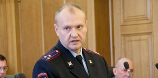 Бывший руководитель УМВД по Екатеринбургу сел за взятку в 7,5 млн руб. от заместителя председателя банка «Кольцо Урала» и нелегальное хранение вооружений в подмосковном доме