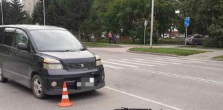 В Бердске под колеса машины попал ребенок на самокате