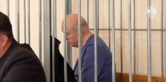 Государственный служащий попрощался по-французски