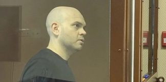 Александр Попов изменил и зарезал.