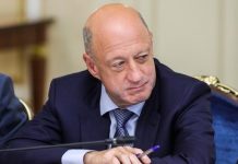 Депутаты в окружении врагов.