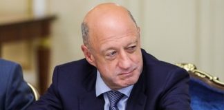 Депутаты в окружении врагов.