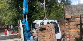 Мусоровоз снёс часть объекта культурного наследия в центре Красноярска