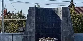 В Новосибирской области раскололи памятник при демонтаже