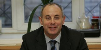 Бывшему руководителю Всеволожского района Ленинградской области обвинение в захвате 20 городских гектаров на 121,4 млн руб. дополнили нелегальным хранением орудия