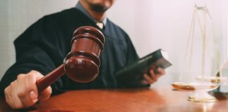 Бывший вице-руководитель Федерации тенниса обвинен в 2-ух убийствах, посягательстве на совершение убийства еще двоих и нелегальном обороте орудия