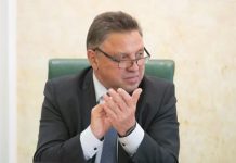 Сенаторы в окружении врагов.