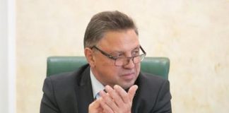 Сенаторы в окружении врагов.