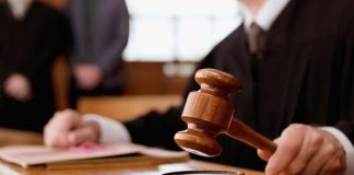 В Новосибирске мужчина будет отрабатывать долг на кладбище