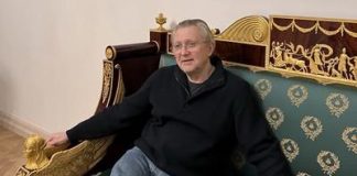 Илья Трабер получил за «мартышку».