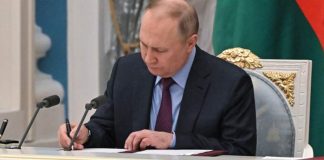 Владимир Путин поставил подпись под указом об ответных мерах на введение потолка цен на российскую нефть