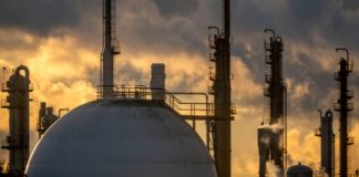 Новак сообщил, что введение потолка цен на газ подстрекает кризис и расшатывание в Европе