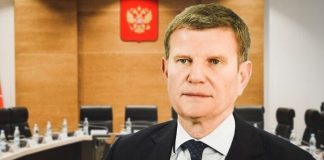 Депутат по зернышку клюет