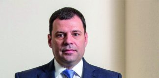 Фирмы жены и сына экс-замглавы департамента транспорта мэрии Москвы освоили на госконтрактах более 3,2 млрд руб.