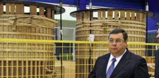 Генерального директора притянули за силовой кабель