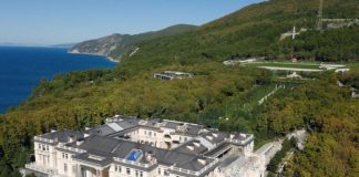 Государственного служащего, который сел за коррупцию, снова пустили к казне
