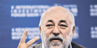 Виктору Вексельбергу заглянули под халатик.