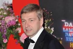 Дмитрий Рыболовлев вышел из кино.
