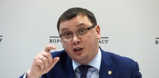 Руководитель Воронежского госуниверститета начислял работникам завышенные премии и часть забирал «на текущую деятельность» университета