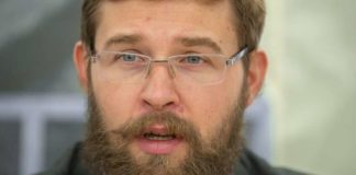 Обогатившийся на российской энергетике государственный служащий Ливинский и экономист-жулик Тимур Турлов возвратили для себя
