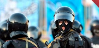 ОМОН сейчас дежурит у всех ТЦ города Москва и Петербурга