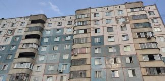 Новосибирские спасатели обнаружили труп мужчины в запертой квартире