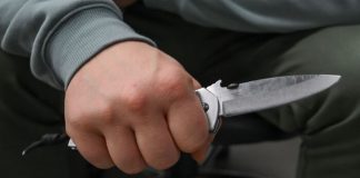 В Российской Федерации опьяненный студент порезал 2-ух женщин из-за отсутствия сладкого к чаю